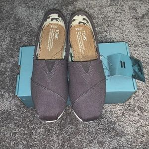 NWT Toms